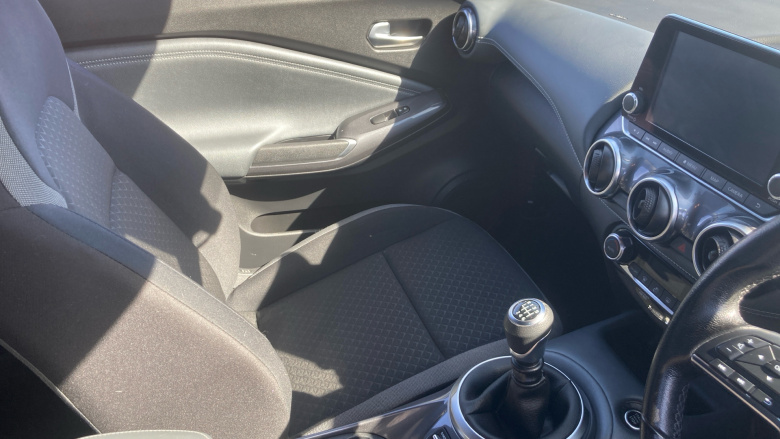 Nissan Juke 1.0 DiG-T 114 N-Connecta 5dr Petrol Hatchback